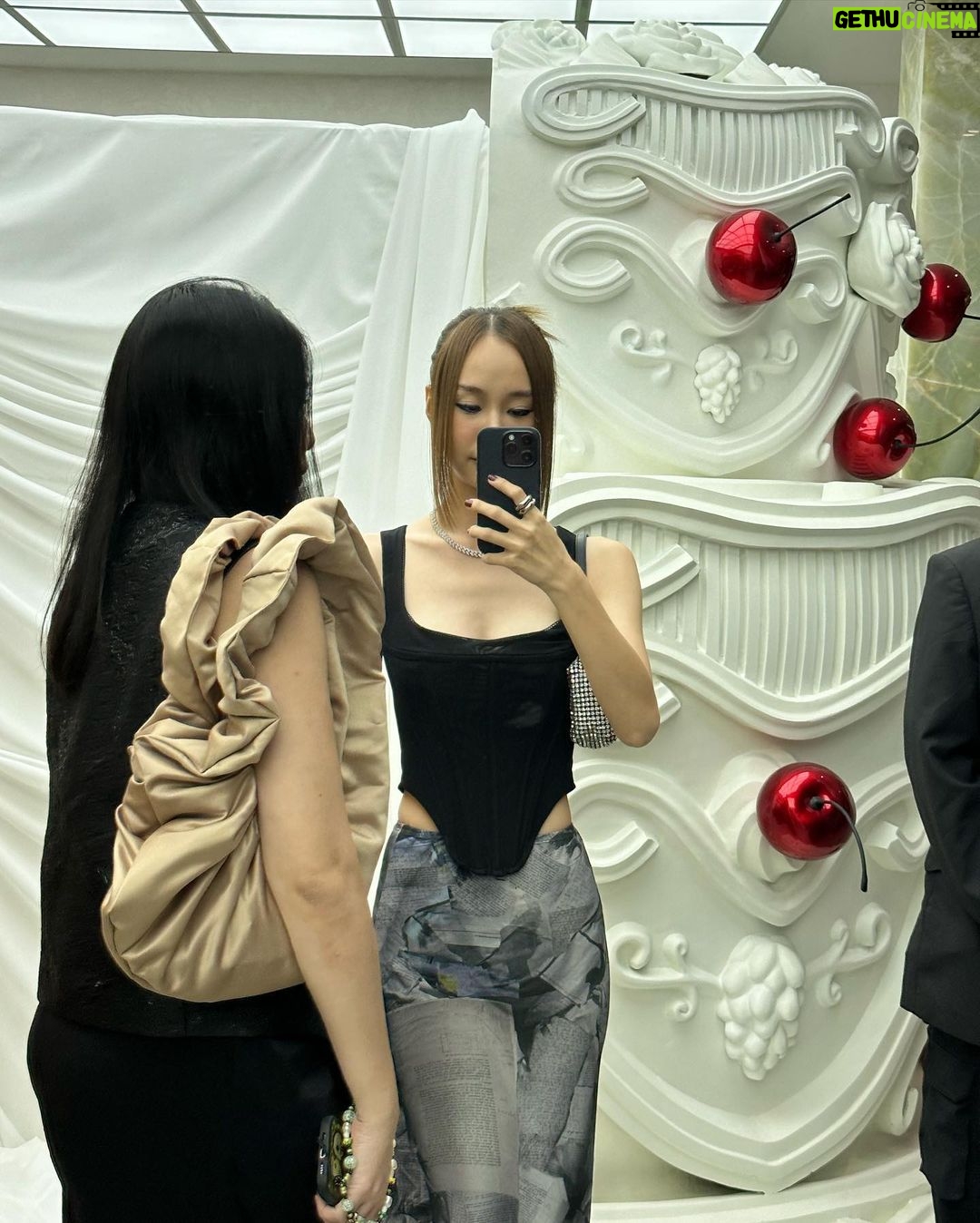 Jarinporn Joonkiat Instagram - Having fun with 6 #sculpturebangkok Photo Machines â¤ī¸âđŠšđ¸âī¸đšī¸ #SculptureFlagship Sculpture Flagship