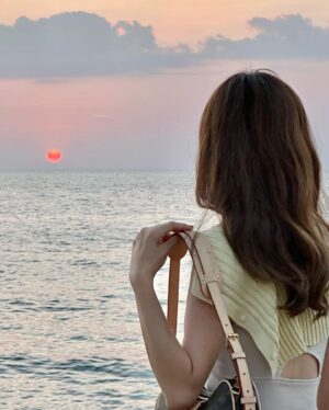Jarinporn Joonkiat Instagram - 🌞🥐 Spreading all my sunset here! With my #LVcroissant hehe