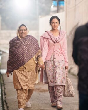 Jasmin Bhasin Instagram - “Feeling incredibly proud and inspired , the incredible Nirmal Rishi, will be honored with the prestigious Padma Shri award! Your grace, talent, and dedication have always been a guiding light for me. Congratulations on this well-deserved recognition, announced on this auspicious 26th January. Your legacy continues to shine brightly! 🌟🇮🇳 #PadmaShri #NirmalRishi #Inspiration #RoleModel”
@nirmalrishiofficial