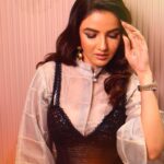 Jasmin Bhasin Instagram – An evening with @geetanjalisalon 
Styled by @stylingbyvictor @sohail__mughal___ 
Outfit @supriamunjalatelier 
Makeup @kashish_art 
Hair @krishna.hairstylist
Jewels @rubans.in