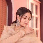 Jasmin Bhasin Instagram - Are you ready to pull off one last Fashion Haul for the year? I am and JioMart is here with the best deals on my favourite fashion brands in their All About Fashion Sale. So what are you waiting for? Download JioMart app if not done already and start shopping!! #ShopOnJioMart #AllAboutFashionSale #ShopNow