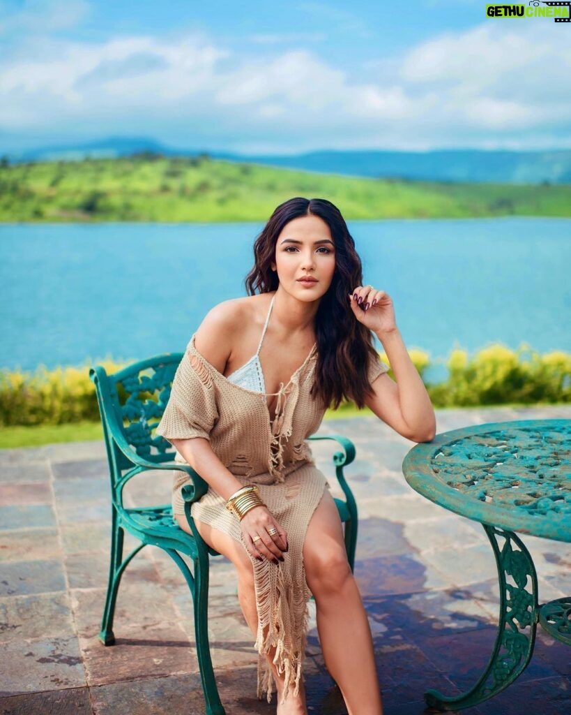 Jasmin Bhasin Instagram - Even Caged birds never forget to fly 🕊️ Shot by @bharat_rawail hair&makeup @taskeen_c styling @ankiitaapatel Rings- @the_bling_girll x @offbeatmediain