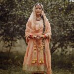 Jasmin Bhasin Instagram – I feel mein apni his sabse badi fan hoon🤪🧿
I love myself too much 🧡

#lovethoughself