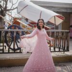 Jasmin Bhasin Instagram – 2days to go #warning2 🤞🧿
Styled by @khwaish_mehta
Outfit @the_rosegirl (my all time favourite)
Makeup @kashish_art
Hair @krishna.hairstylist
Jewels @the_kizals
Footwear @jaavisaindia