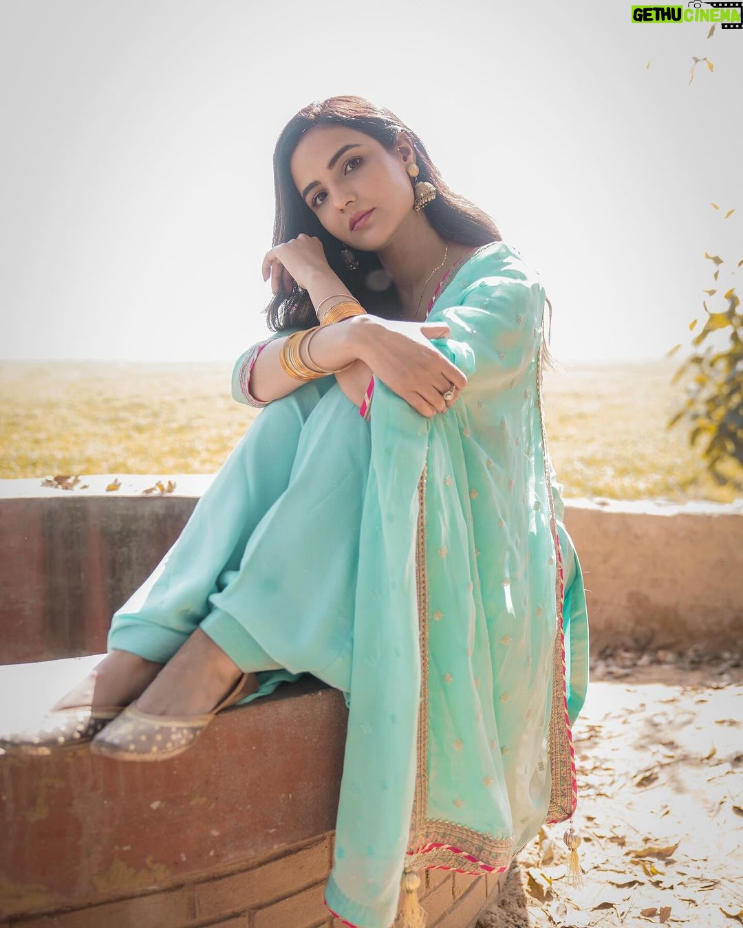 Jasmin Bhasin Instagram - One week to go 🤞 #Warning2 In cinemas on 2nd Feb 2024 @gippygrewal @jasminbhasin2806 @princekanwaljitsinghofficial @rahuldevofficial @amarhundal1 @bal_deo @raghveerboliofficial @dheerajkkumar @jaggisinghofficial @rajsinghjhinjar @harinder_bhullar @deedargillofficial @pardeepcheema1 @sardarsohiofficial @hobby_dhaliwal_official @iseemakaushal @malkeetrauni @officialrupinderrupi @urshappyraikoti @avvysra @jp47._ @madmix._ @humblemotionpictures @warning_humblemotion @yoodleefilms @saregama_official @saregamapunjabi @kambojsukha @bhana_l.a @vinodaswal13 @hardeepdullat13 @vikramjitkhehra @amankotish @livlyffilms