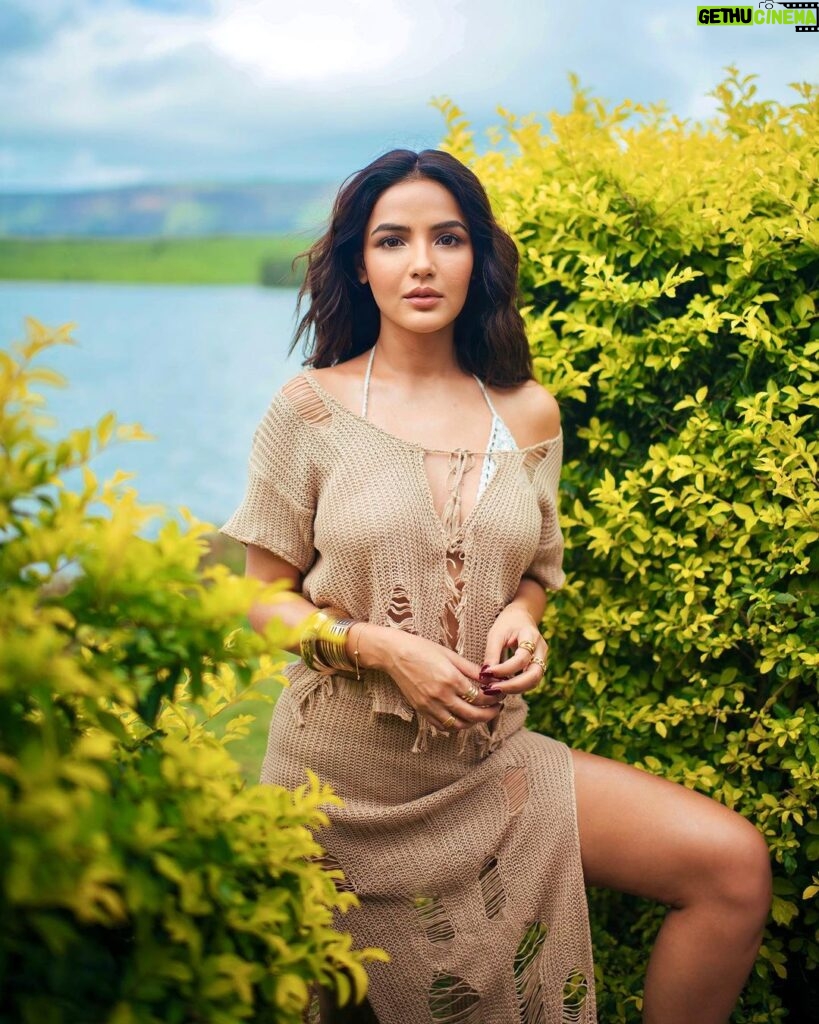 Jasmin Bhasin Instagram - Even Caged birds never forget to fly 🕊 Shot by @bharat_rawail hair&makeup @taskeen_c styling @ankiitaapatel Rings- @the_bling_girll x @offbeatmediain