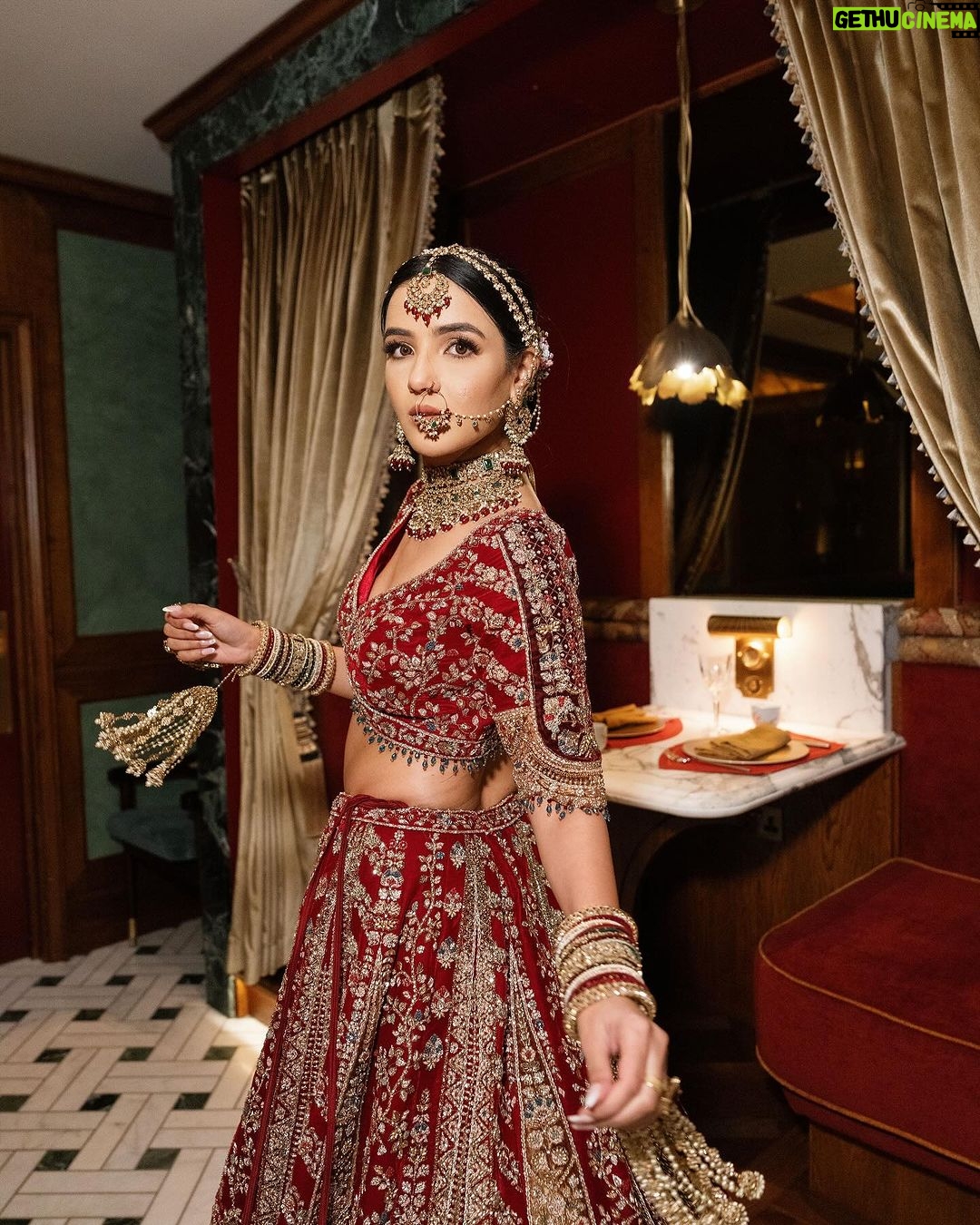 Jasmin Bhasin Instagram - 𝐉𝐀𝐒𝐌𝐈𝐍 𝐁𝐇𝐀𝐒𝐈𝐍 𝐗 𝐌𝐎𝐍𝐆𝐀𝐒 Muse @jasminbhasin2806 Outfit @mongasuk Hair & MU @anjanasahota Jewellery @thejewellerytrunk_ Videographer @r.shnks Photography @mohsinaliphotography Creative Direction & styling @anishavasanicreates TikTok & Marketing @boldmarketingg Venue @taj51bg