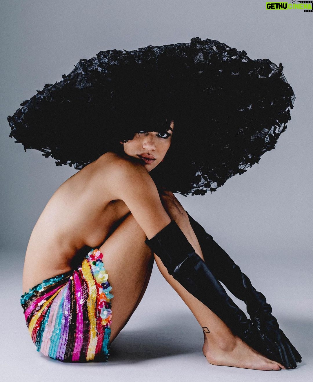 Jasmin Savoy Brown Instagram - Thank you for this beautiful feature @wussymag !!! Cover Story for @wussymag Vol. 11 r by Lia Clay @liaclay MUA by Kento Utsubo @kentoutsubo Hair by Sergio Estrada @stylebysergio Fashion Stylist Marisa Ellison @marisa_ellison @artdeptagency Stylist Assistant Morgan Haberfield GFX by @blakengland Interview @goodgraciousrachel