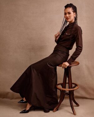 Jasmin Savoy Brown Instagram - Girl, WHAT? Still pinching myself. Thank you @elleusa for such a prestigious honor. To be named amongst such brilliant artists… I don’t have the words other than thank you. And to wear this delicious @ralphlauren ensemble I mean come ON!!! @itsamandalim styled me as usual! @carolagmakeup on makeup and @virginie.pineda on hair 💛😤