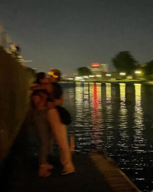 Jasmin Savoy Brown Instagram - J’étudie les bisous français. 
♥️