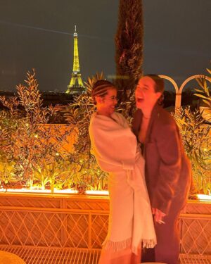 Jasmin Savoy Brown Instagram - J’étudie les bisous français. 
♥️