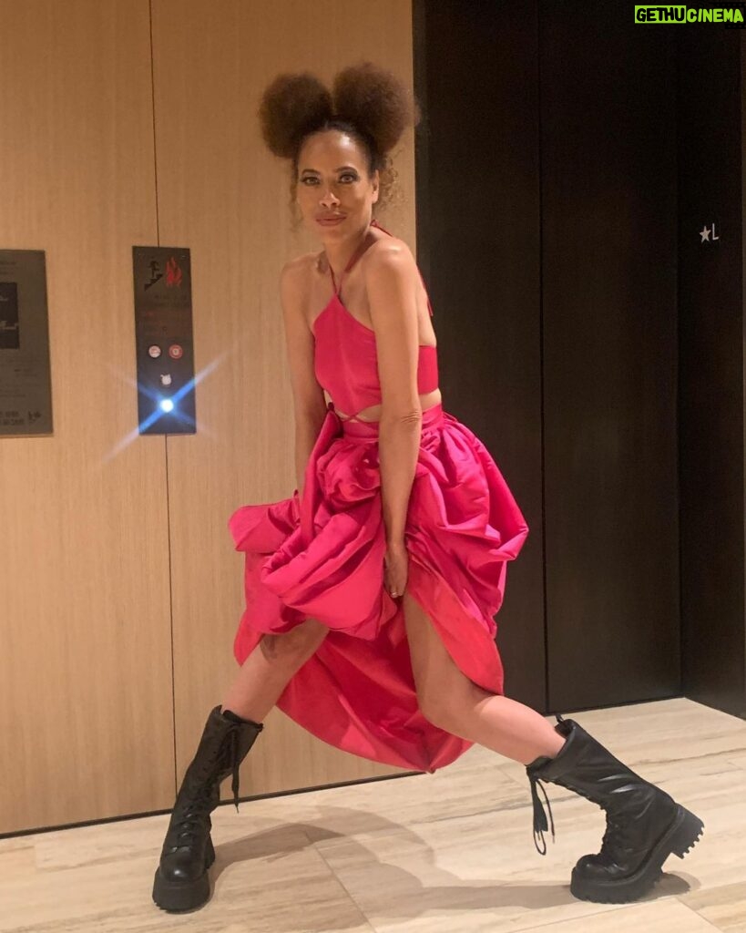 Jasmin Savoy Brown Instagram - Friday highlights featuring my new crush, @acethemooseboy Styling @itsamandalim Hair & makeup @taylourchanel Wearing @albertaferretti & @omega Thank you as always to the team! And to @paramountpics @showtime & @hollywoodreporter for the parties ✨