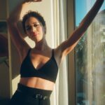 Jasmin Savoy Brown Instagram - I used to do ballet. Bad form then, bad form now. 📸 : @itsamandalim