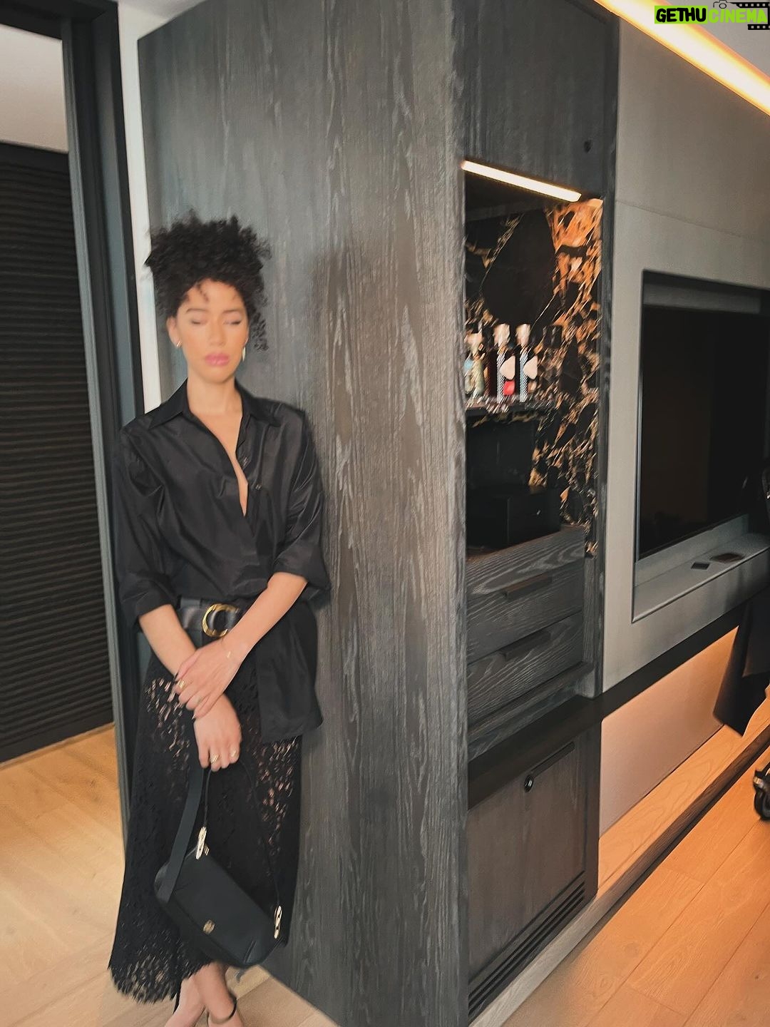 Jasmin Savoy Brown Instagram - @michaelkors hits different. Thank you for having me at your NYFW show. I loved it! Wearing @michaelkors styled by @michaelkors & @itsamandalim assisted by @lauraspriet_ Hair by @ursulastephen Makeup @billieegene Wearing @mejuri & @aliweissjewelry Bag from @beradesignofficial