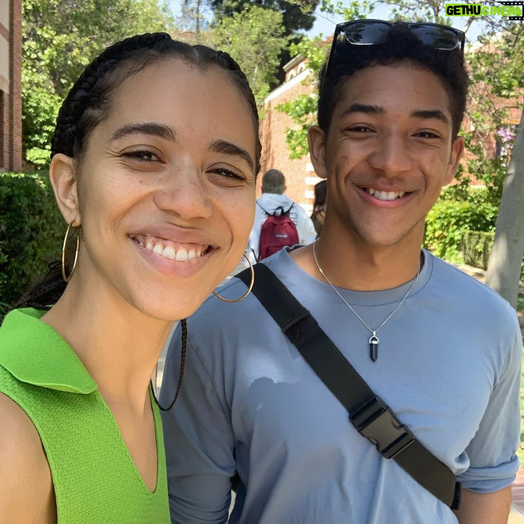 Jasmin Savoy Brown - 36.6K Likes - Los Angeles… it’s been real. xx
btw wtf is up with @genderless_gap_ad being an amazing photographer so rude peep that first pic wtF?!