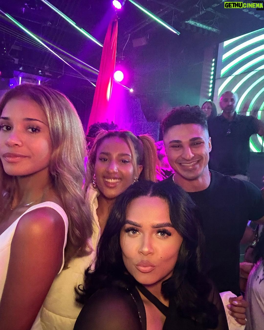 Jasmine Davis Instagram - mini recap of my travel tour (part 1)🗽 New York, New York