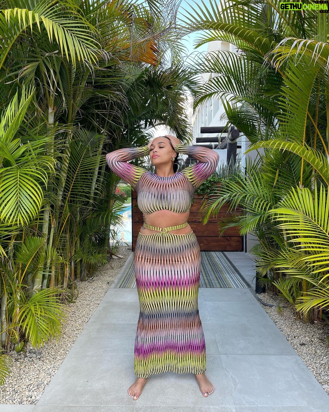 Jasmine Davis Instagram - counting down to my next trip in 2 weeks 🌴 Los Cabos, Mèxico