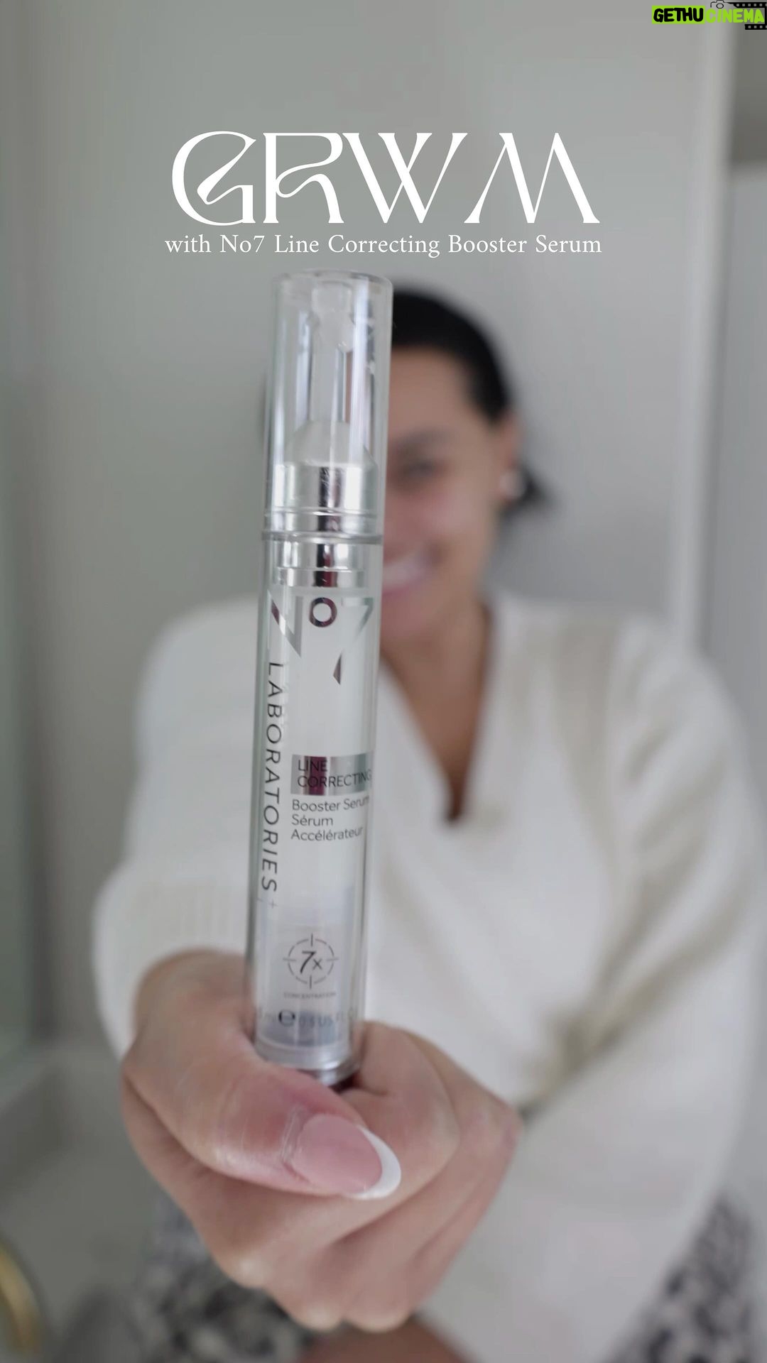 Jasmine Davis Instagram - I’ve been prioritizing self-care more than ever since last year. I’m very particular with the products I choose to help me age gracefully and @no7usa definitely makes the cut. One of my favorites is the UK’s best kept beauty secret - the Line Correcting Booster Serum. Not only is it super affordable + high quality but it’s helped me see results in 2 weeks. I love to use it around my eyes (crows feet) and smile lines. It also wears perfectly under my makeup. You can run and grab yours from @Walgreens 😍 @no7usa #No7Partner