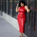 Jasmine Davis Instagram - Found the perfect red dress for the holidays ♥️ Comment “red dress” for the link! Atlanta, Georgia