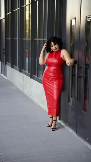 Jasmine Davis Instagram - Found the perfect red dress for the holidays ♥️ 

Comment “red dress” for the link!