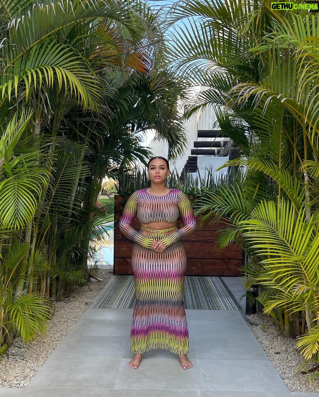 Jasmine Davis Instagram - counting down to my next trip in 2 weeks 🌴 Los Cabos, Mèxico