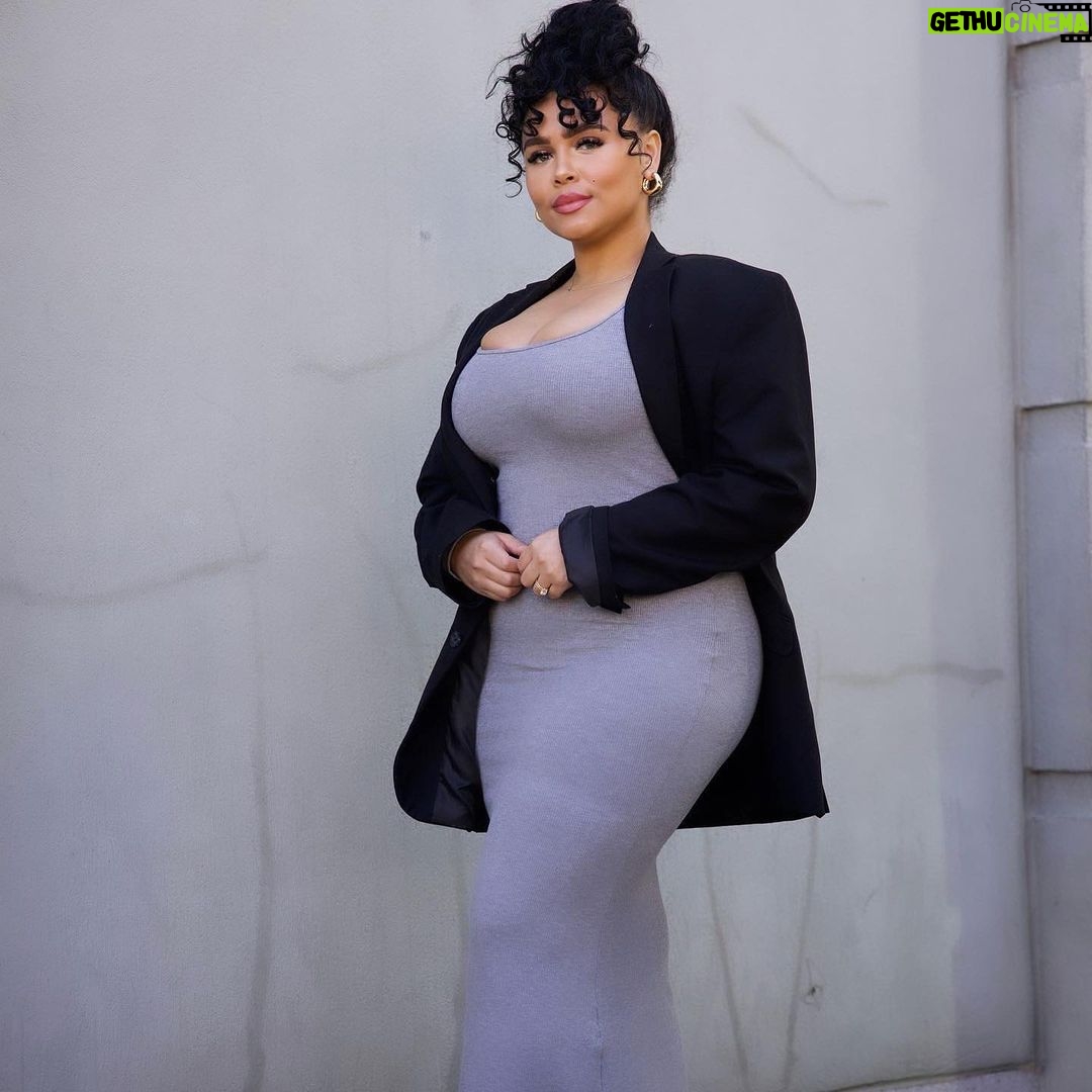 Jasmine Davis Instagram - rooting for y’all frfr🫶🏼🥹 @fashionnovacurve #fashionnovapartner Atlanta, Georgia