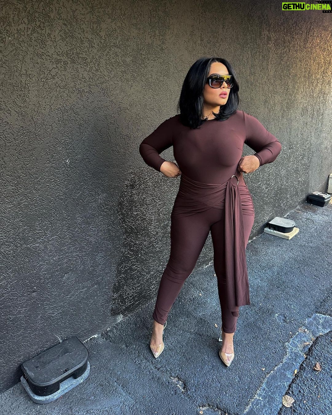 Jasmine Davis Instagram - never in plain sight 🔎 @fashionnovacurve Atlanta, Georgia