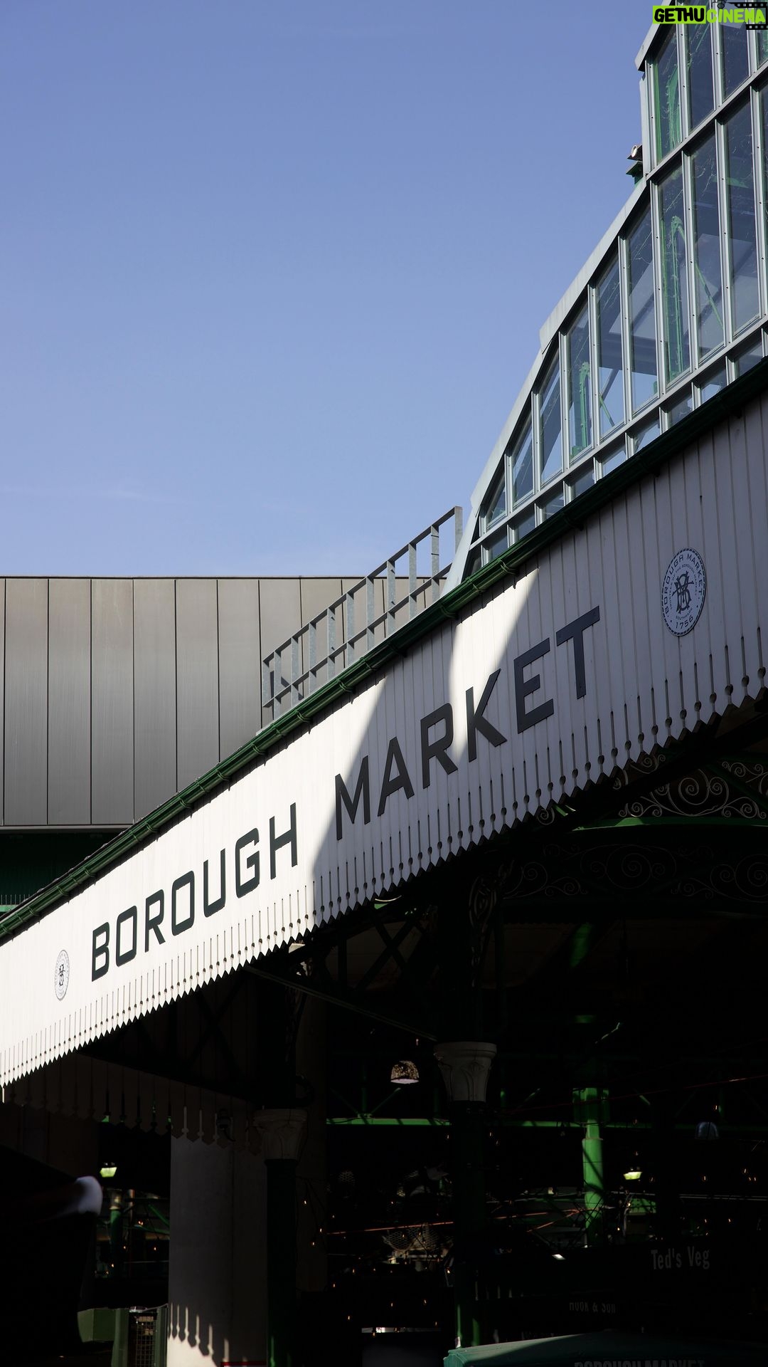 Jasmine Davis Instagram - 📍Borough Market 🍤🍣 Tons of people told me the food would be horrible in the UK, but I think they weren’t going to the right places🫣If you’re ever in London, save this spot so you can visit! *watch til the end to see what happens😭 #foodreview #boroughmarket #londonfood #londoncity #foodie #foodblogger London, United Kingdom