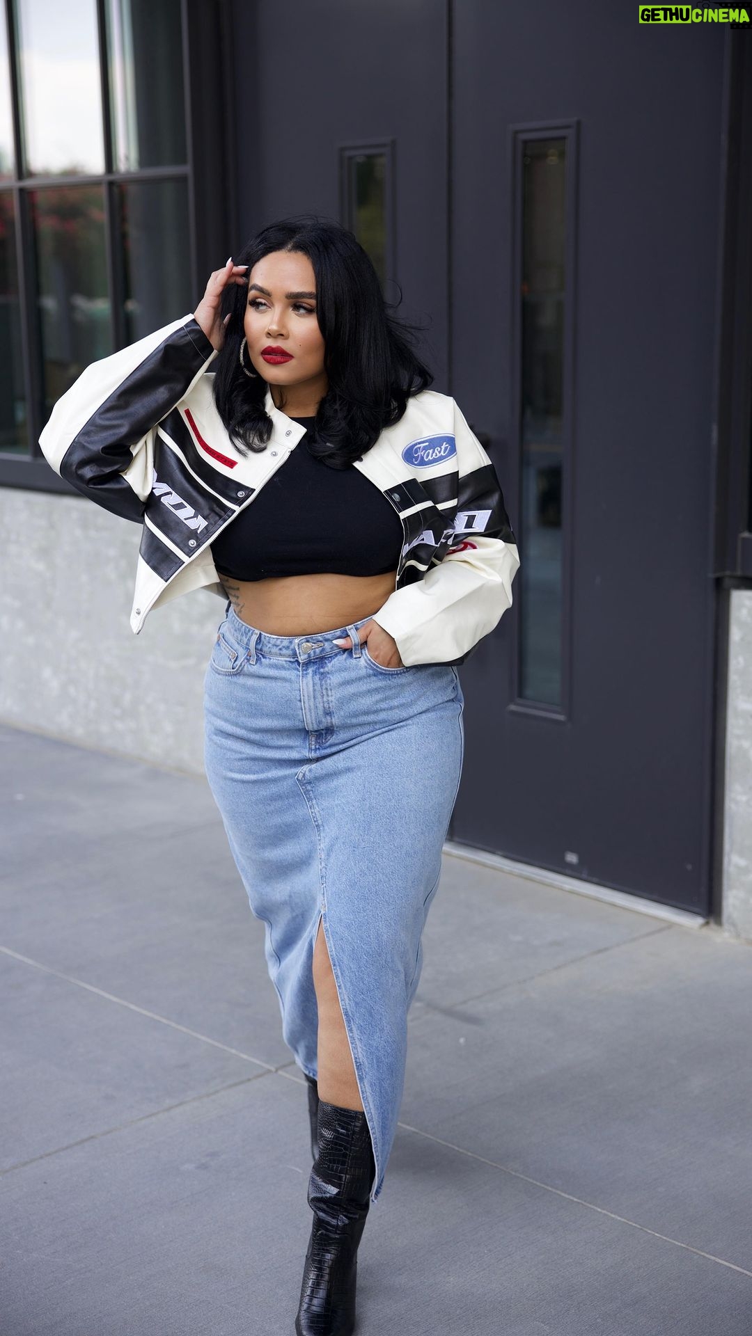 Jasmine Davis Instagram - very much into me rn 🖤@fashionnovacurve #fashionnovapartner #fashionnovacurve Atlanta, Georgia