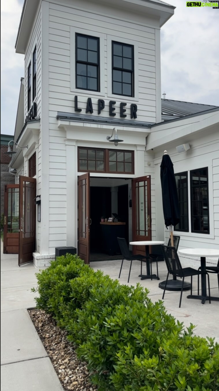 Jasmine Davis Instagram - have you ever been to @lapeersteak? If not, this is your sign. One of the best steaks I’ve had and the drinks are sooooo good😩 p.s. sorry for talking so close to the mic😭 #datenight #foodinatlanta #steakhouse #lapeer #foodie