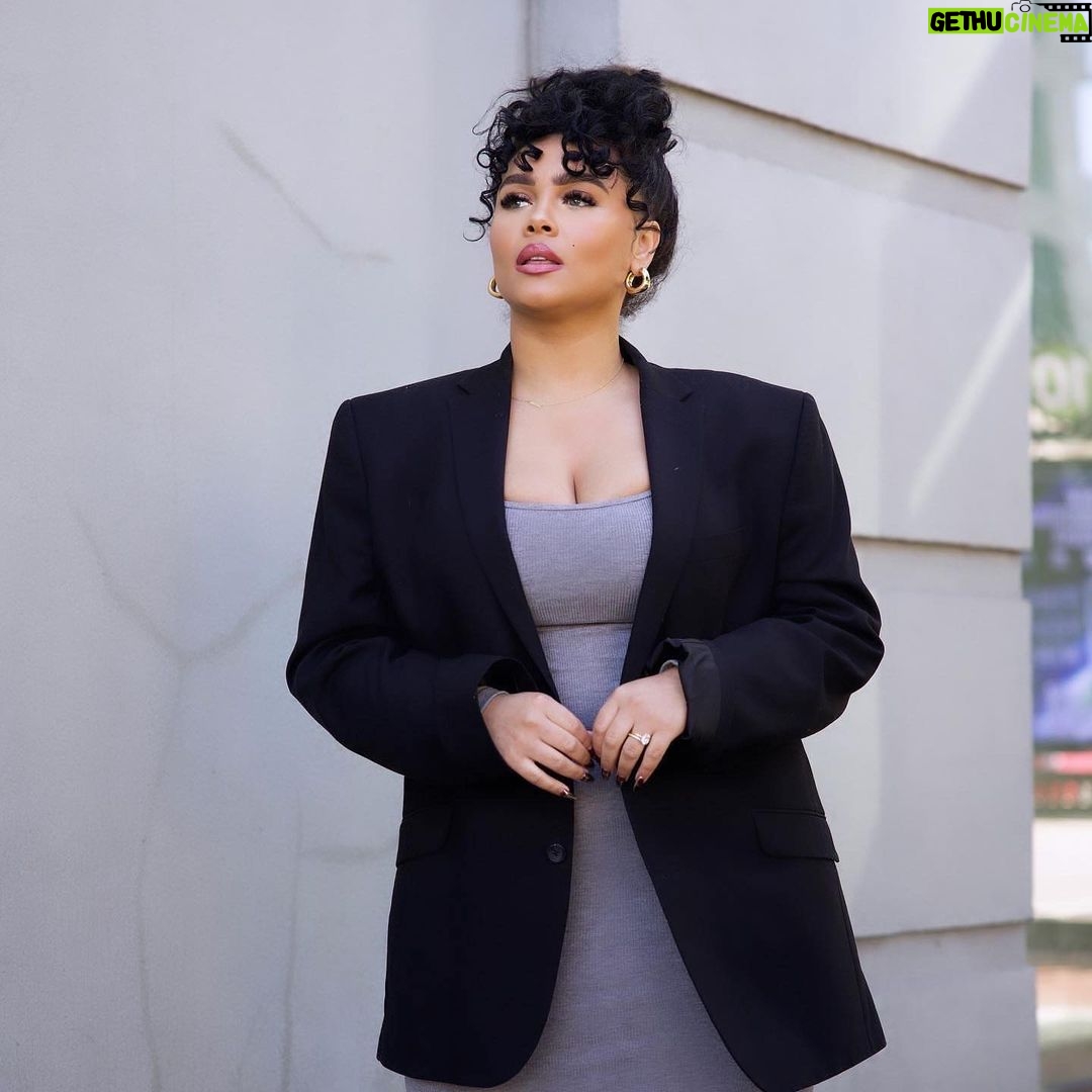Jasmine Davis Instagram - rooting for y’all frfr🫶🏼🥹 @fashionnovacurve #fashionnovapartner Atlanta, Georgia