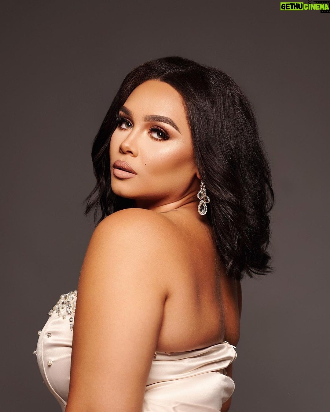 Jasmine Davis Instagram - Evolving ✨ @fashionnovacurve