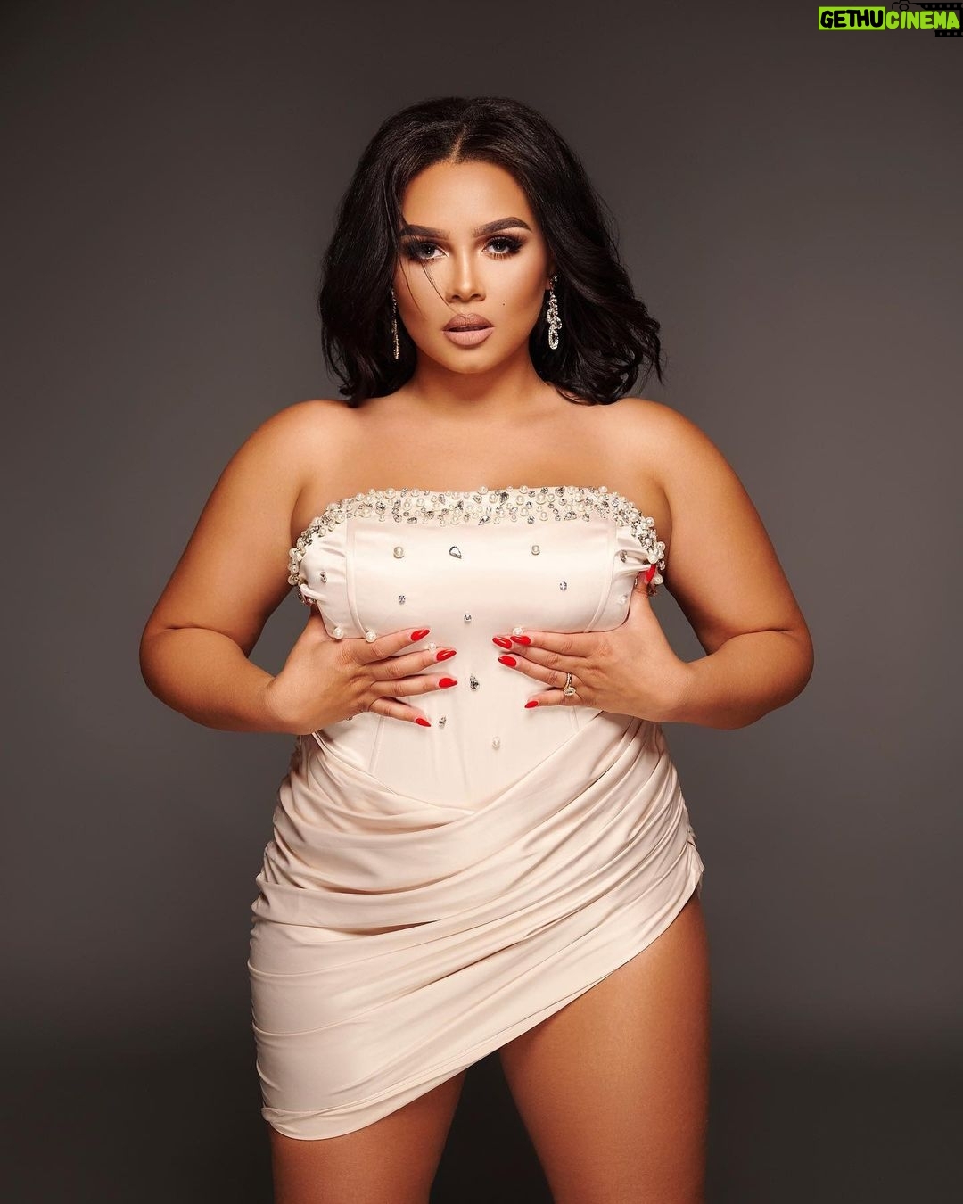 Jasmine Davis Instagram - Evolving ✨ @fashionnovacurve