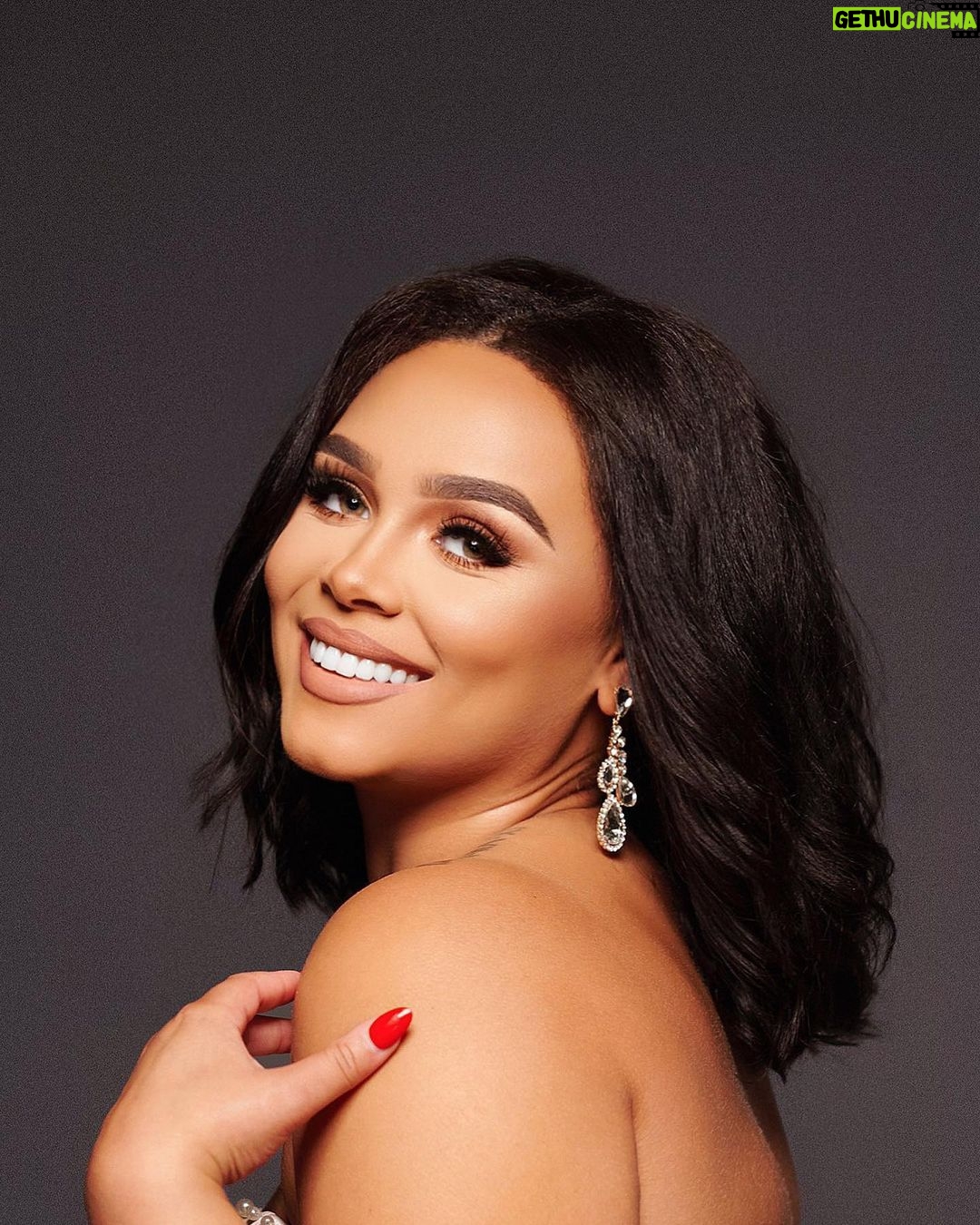 Jasmine Davis Instagram - Evolving ✨ @fashionnovacurve
