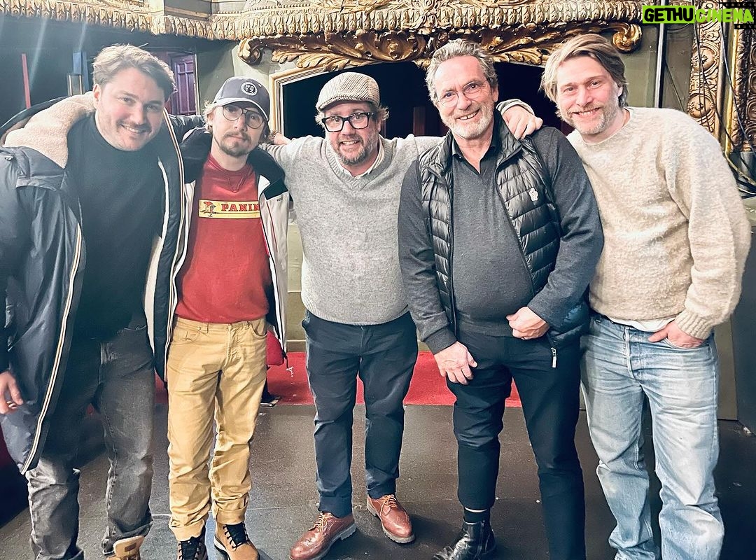 Jason Chicandier Instagram - Gala Télé, Vous savez comme je le dis souvent, je me méfie de la télé (une broyeuse, une lessiveuse d’âmes) et puis France Télé nous commande un gala avec mon Mathou. Je me suis dit « Putain France Télé qui te propose un gala, tu t’es ramolli du bulbe, hors de ma vue le gauchelard, tu vas finir chez Yann Barthes ! ». Et puis on a dit « Ok mais dans notre ligne éditoriale alors…un truc qui nous ressemble ! ». Ils ont dit ok ! Comme dirait le Roi Arthur « Moi je dis y’a beau geste ! ». On a bossé avec le frangin et putain ça commence à prendre de la gueule. On s’est bien entouré aussi faut reconnaître, que des numéros 10 ! On a hâte de vous montrer le merdier ! C’est le 17 février à la Forge au Chambon Feugerolle (42) pour ceux qui veulent assister à l’enregistrement en live. On reste des punks en Church ! @arcomikfestival @antoniaderendinger @la_bajon @marierenoofficiel @lorantdeutschofficiel @renaudrutten @lesfrerescolle @yanisse_kebbab @tomdingler @mathou_cann @farid.bouabdellah @sparklemediatv @francetelevisions @tramoniquetamere