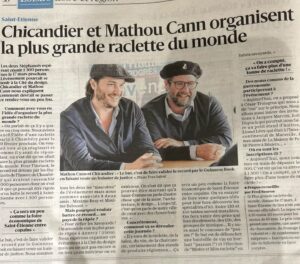 Jason Chicandier Instagram - J’aimerais qu’on dise à mon enterrement : « Il faisait quoi comme métier l’autre porcinet déjà ? ». « Il organisait des raclettes je crois ! Allez jette lui de la terre sur la gueule va, on va boire un jaune ! ». Allez dans la paix du gras ! @mathou_cann