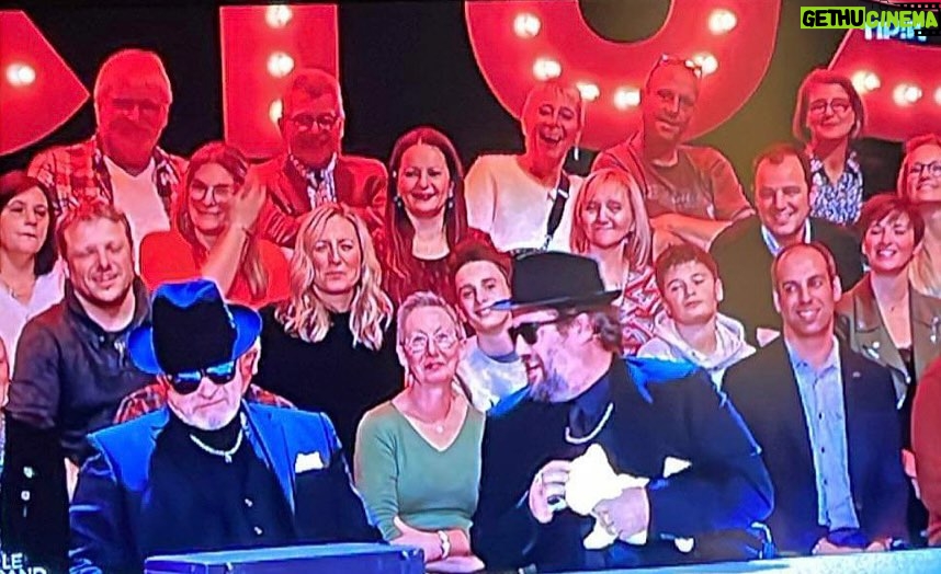 Jason Chicandier Instagram - 🇧🇪 Passage jeudi soir au Grand Cactus sur la RTBF avec mon pote, ce génie de Renaud Rutten. On a ri comme des bossus. Merci à Jerome, Adrien et aux équipes ! Une baise aux belges ! Que j’adore ce pays vin Dious ! @renaudrutten @jerome.dewarzee @adriendevyver_ @legrandcactus @rtbf