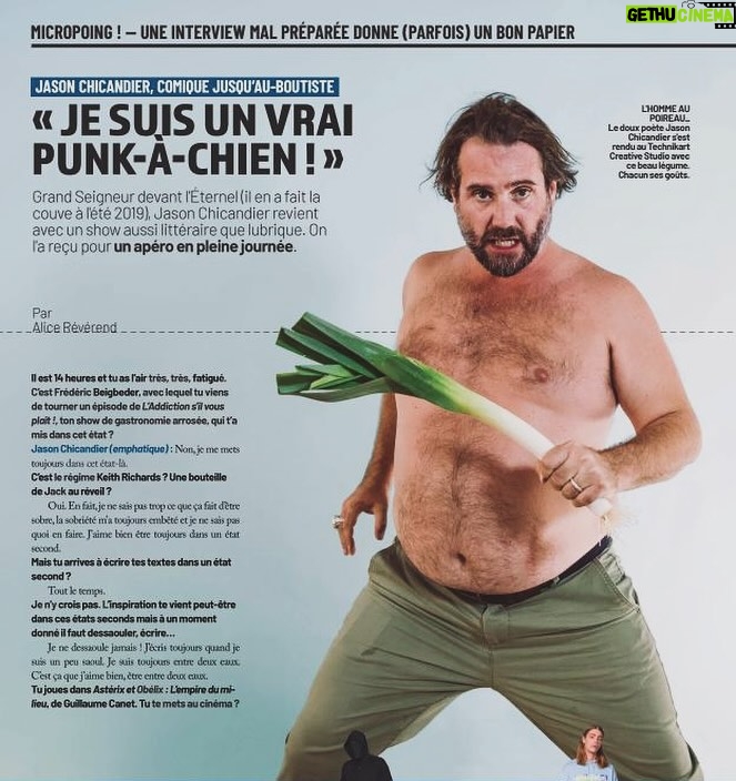 Jason Chicandier Instagram - Zéro plan ! « Comment envisagez-vous l’avenir ?! » « Euh…j’en sais trop rien ! ». « Vos projets ?! » « Emmener ma fille faire du roller, faire l’amour à ma femme, faire un bœuf bourguignon pour mes potes ! ». « Il est sympa Nagui ? » « J’en sais trop rien…comme quelqu’un de France Inter je suppose ! ». J’adore le principe de n’avoir aucun plan de carrière, aucune certitude, c’est la beauté du métier de saltimbanque, ne pas savoir. Hier j’ai joué pour un événement privé (c’est toujours plus compliqué car c’est pas ton public), une femme, au début très honnêtement assez hostile au personnage Chicandier m’a dit « Finalement vous êtes attachant ! ». C’est sensas’ ça ! Comme disait la môme « Je ne regrette rien ! ». Bon dimanche mes belles burnes et n’oubliez jamais : Si vous estimez utile de signer une tribune le lundi, ne vous déjugez jamais le lendemain ! Interview donnée pour Teknikart en 2021.