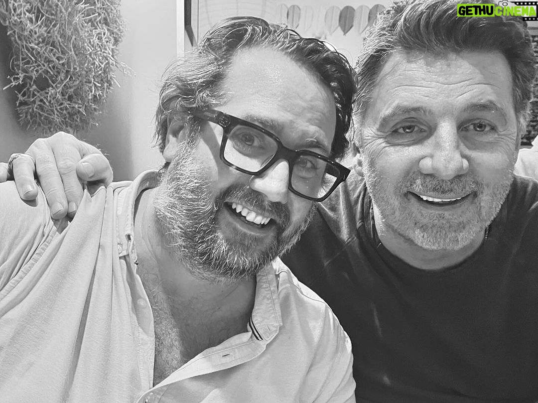 Jason Chicandier Instagram - Soirée exceptionnelle avec ces deux beaux fumelards ! @mathou_cann @phil.lellouche @pascalobispo