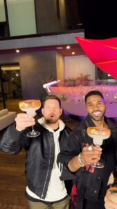 Jason Derulo Instagram - Broke a world record today to celebrate #SpicyMargarita with @michaelbuble @tayraytexas @leendadong @rosannapansino @jeenie.weenie @katrinabuno