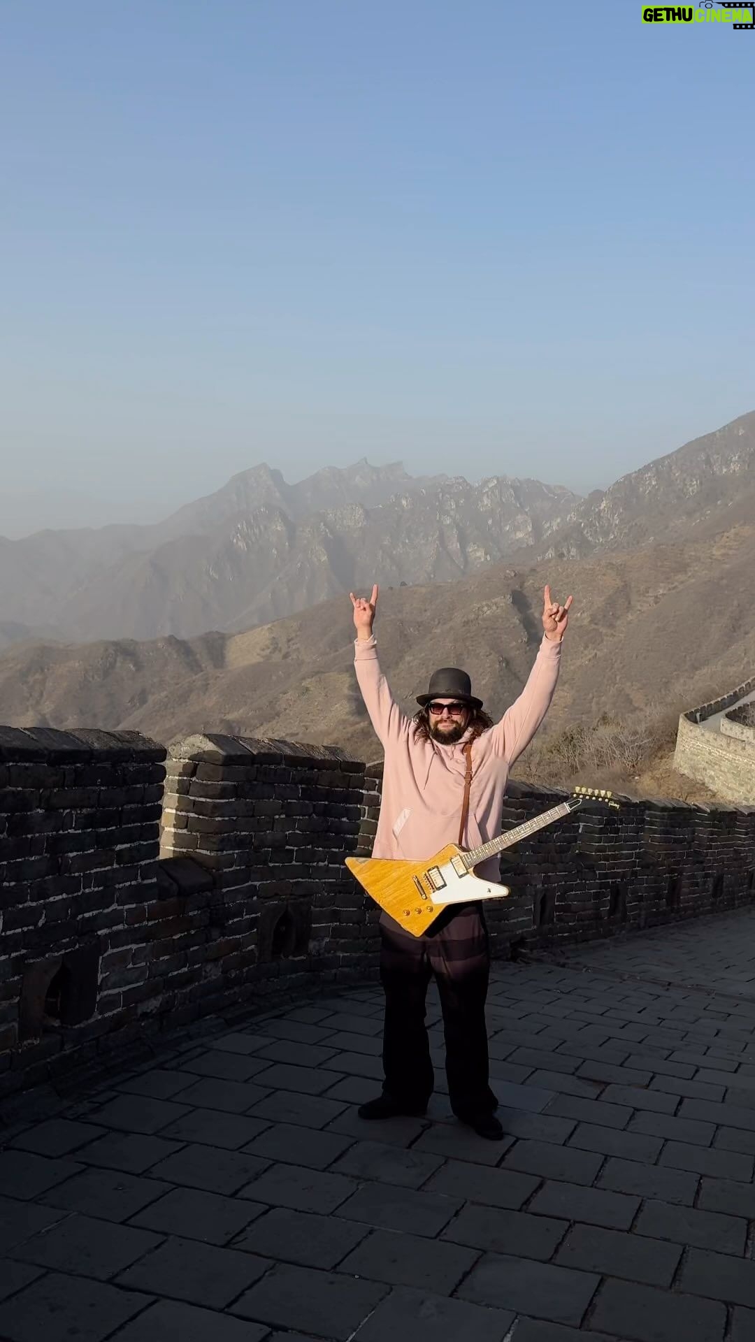 Jason Momoa - 60.8K Likes - #Aquaman at the Great Wall - YEAHHHHH!