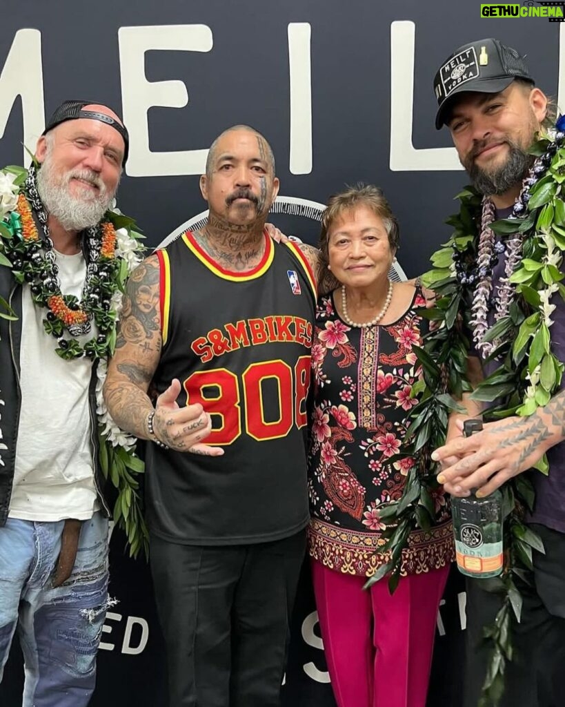 Jason Momoa Instagram - We’re incredibly grateful for today - THANK YOU to everyone who showed up to meet us and grab a signed bottle of Meili!!!! Enjoy, and see you at the next stop!!! Pearl Harbor NEX