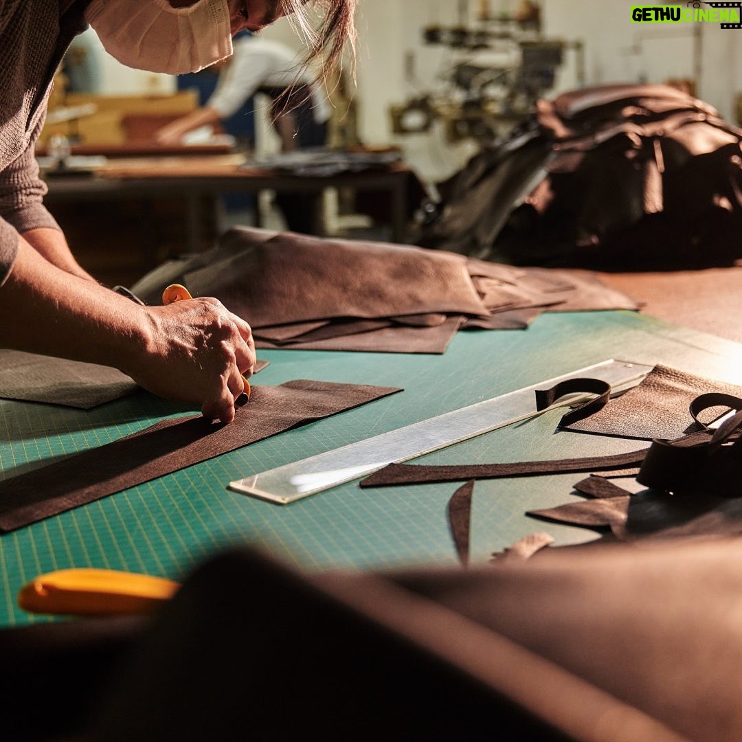 Jason Momoa Instagram - When reproducing a masterpiece in the rich lineage of leather jackets, every detail matters. From aged cotton thread to custom-made hardware, The Real McCoy’s workshop in Japan builds every finished jacket from scratch. Shop the On The Roam x The Real McCoy’s collaboration at H-D Collections. 📸 @MaineiKinimaka #hdcollections #ontheroam #realmccoys #harleydavidson