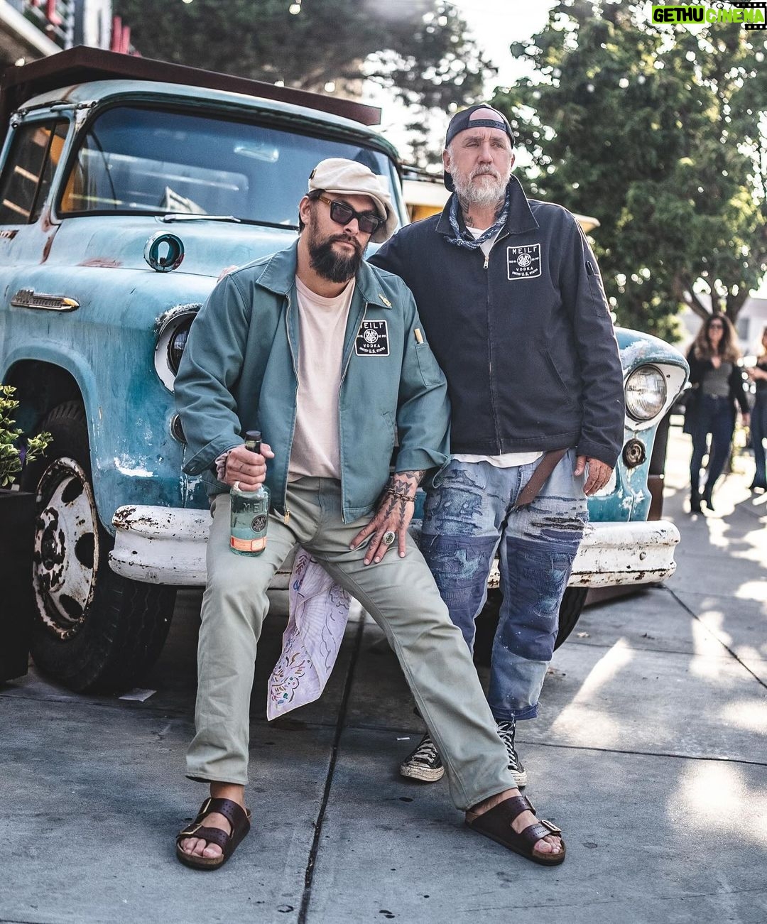 Jason Momoa Instagram - Meili Jackets are BACK in stock! Grab your favorite color - join the crew (Link in bio)