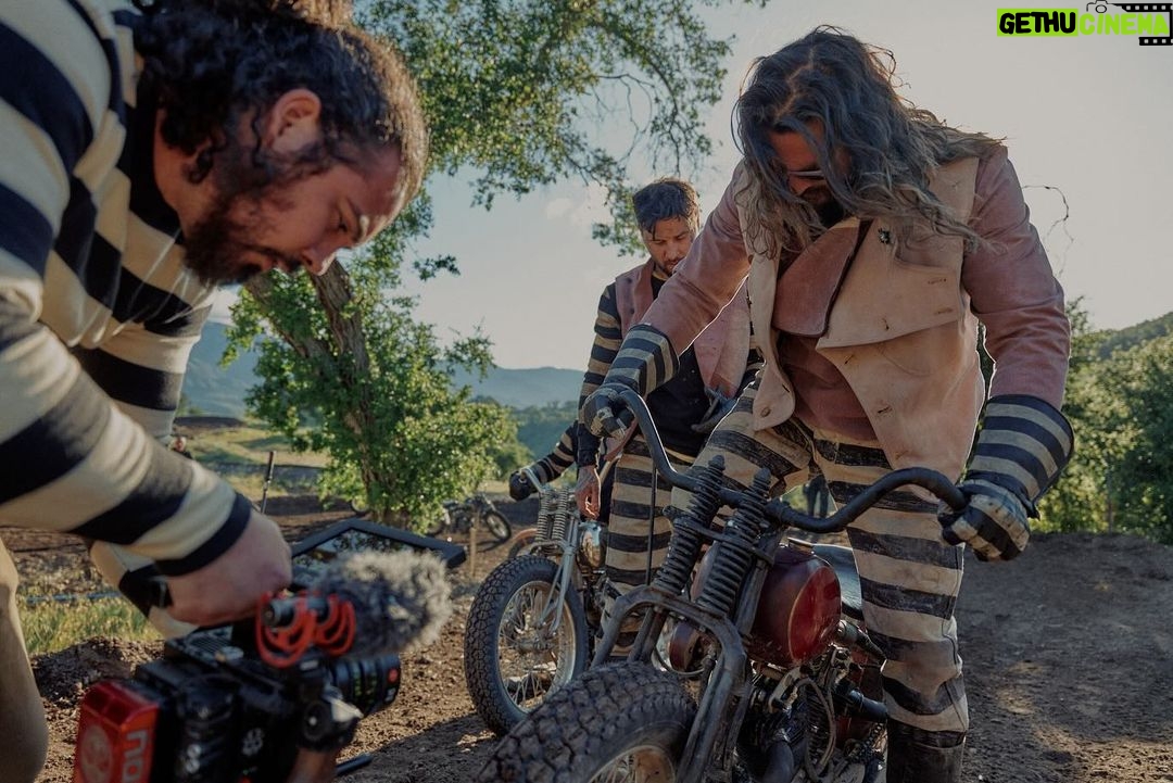 Jason Momoa Instagram - Living the dream. Are you watching #OnTheRoam? The first two episodes of @prideofgypsies eight-part cinematic docuseries are now streaming on @streamonmax. Tune in to follow along as he travels the country chasing art, adventure and friendship. Oh, and there’s lots of motorcycles. Congrats to Jason and team on capturing this beautiful journey and sharing it with the world. Directed by @brianandrewmendoza & @prideofgypsies Cinematographer: @da_bray Photographer: @stockezy #HarleyDavidson