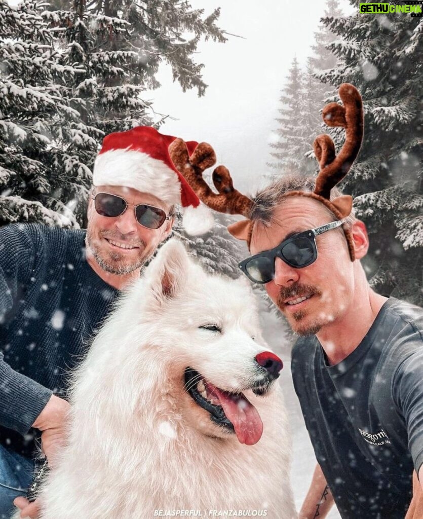 Jasper Pääkkönen Instagram - Merry Xmas from Saunatonttu & Riihitonttu 🎅🏼🐻‍❄️🎅🏼 . . . . . . . . . @peter.franzen @talesoftaiga 📷: @bejasperful