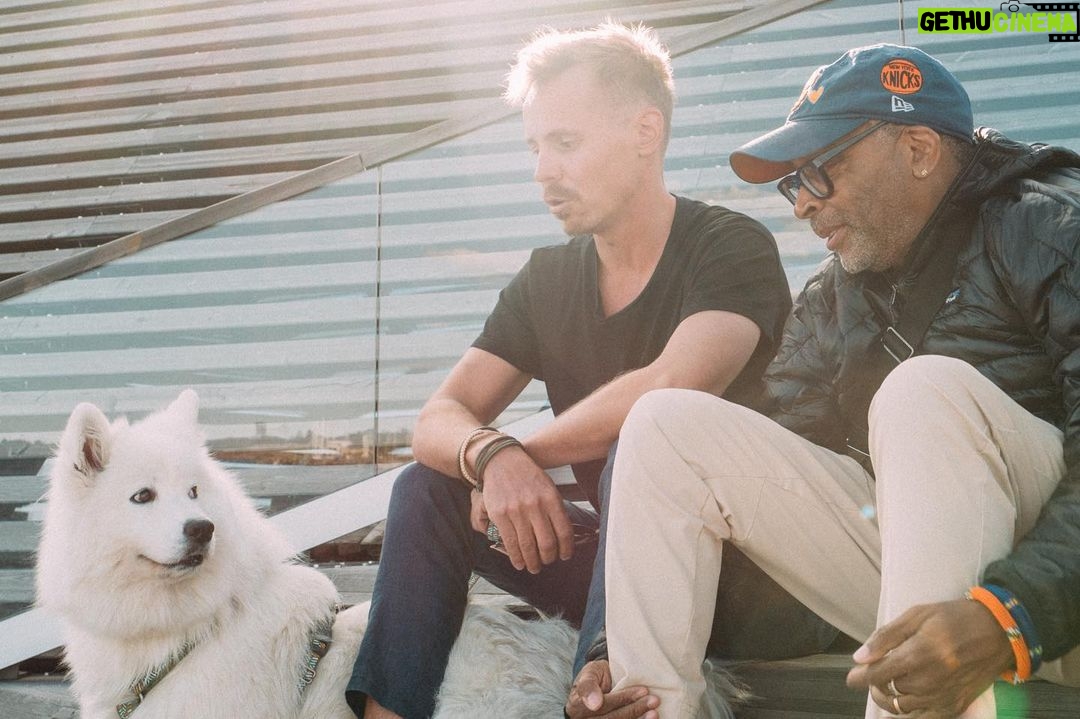 Jasper Pääkkönen Instagram - Post sauna chill in @loylyhelsinki with @talesoftaiga @officialspikelee & Cinqué Lee. . . . 📷: @real_rastivo #hailcinque #visitfinland #löylyhelsinki Löyly