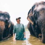 Jasper Pääkkönen Instagram - Bathing my new amigos at @elephantrescuepark in northern Thailand. These elephants are rescued from the logging industry, riding camps, circuses and other poor conditions. 📷: @real_rastivo #happyelephant #dumbo
