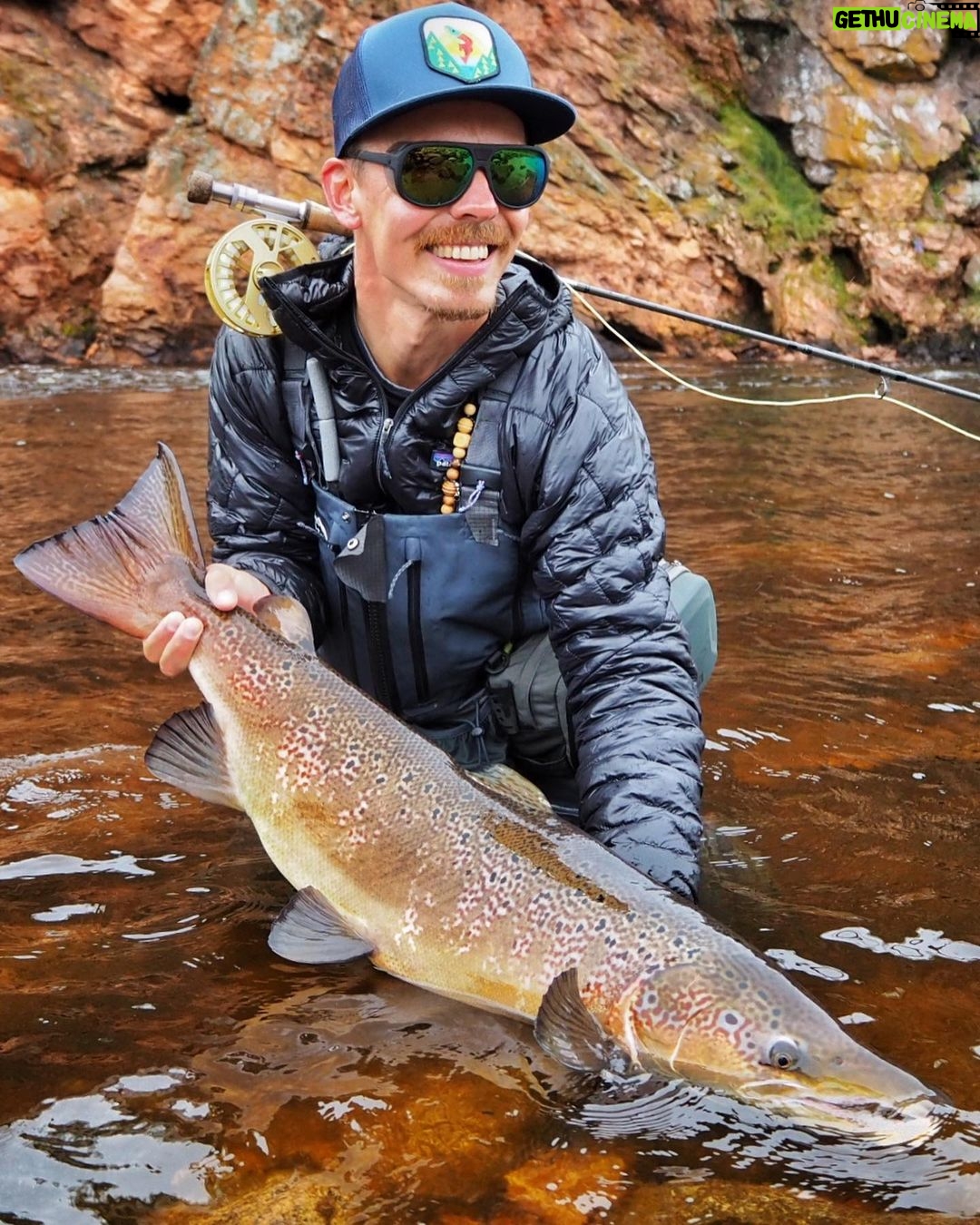 Jasper Pääkkönen Instagram - Red Cliff, Purnach, Ponoi! #ryabagacamp #kolapeninsula #discover_earth #flyfishing Ryabaga, Ponoi.