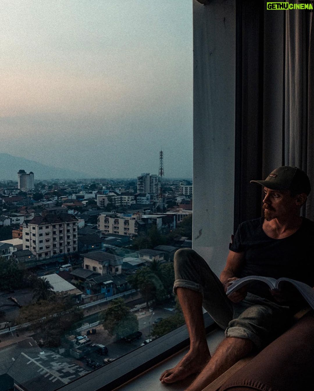Jasper Pääkkönen Instagram - (Kaupallinen yhteistyö @dna_fi) - Mahtava työreissu Thaimaahan takanapäin. Vapaapäivinä testissä @huaweimobilefi:n uusin P30Pro joka kulki mukana viidakossa, vesiputouksilla ja luolissa. Tässä pari vikaa Chiang Mai -fiilistelyä. Ps. tämän kaupallisen yhteistyön myötä tulossa uutisia eräästä hyväntekeväisyystempauksesta Suomen luonnon puolesta - siitä lisää pian. #dna_fi #DNAtesti #HuaweiP30Pro #Valokuvauksenuusiulottuvuus